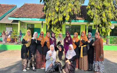 Sapa Emansipasi, Guru Perempuan MAN 2 Ngawi Ambil Alih Kemudi Upacara Hari Kartini