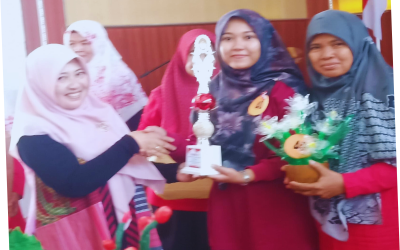 Dharma Wanita Persatuan MAN 2 Ngawi Raih Juara 2 Lomba Merangkai Bunga Daur Ulang HUT RI ke-80