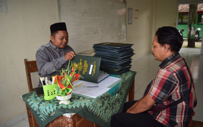 MAN 2 Ngawi Serahkan Hasil Belajar Semester Genap Tahun Ajaran 2024/2025 kepada Wali Murid