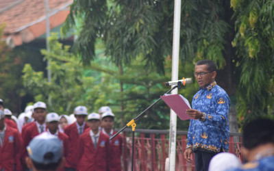 MAN 2 Ngawi Gelar Upacara Peringatan Hari Pahlawan Nasional 2025 dengan Khidmat